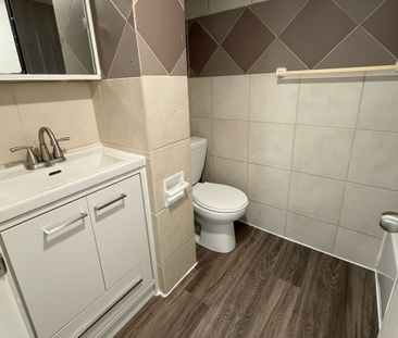 For Lease - 70 Marlin Court Unit# B, Newmarket, Ontario - Photo 2