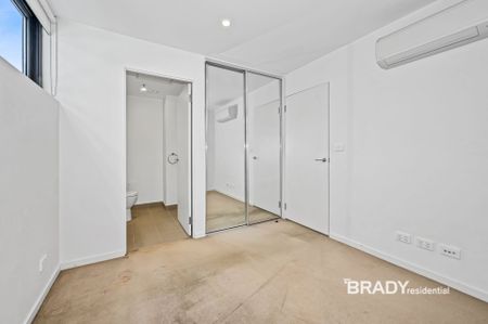 2503/5 Sutherland Street, Melbourne - Photo 4