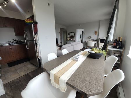 Condo moderne d’une chambre à coucher, offert en location semi-meublée ! - Photo 3
