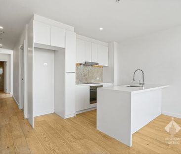 Chic Two-Bedroom Apartment in the Heart of North Melbourne - Photo 5