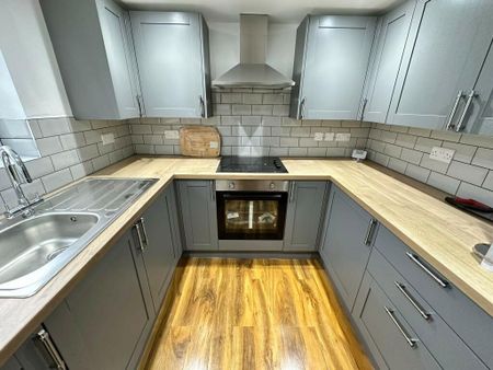 Room in a Shared Flat, Alfreton Road, NG7 - Photo 5