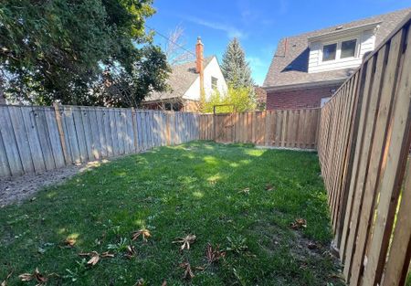 For Lease - 16 Robertsfield Crescent, Toronto, Ontario - Photo 5