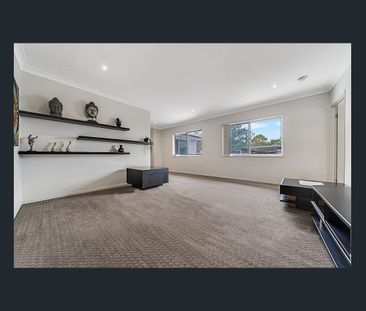 Beautiful Family Home - Don't miss out! - Photo 6