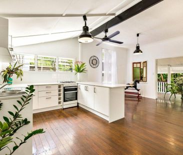 CHARMING BEACHSIDE COTTAGE - Photo 1