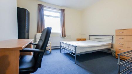 5 bedroom flat to rent - Photo 2