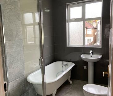 3 Bed Terraced House, Sandringham Avenue, SW20 - Photo 3
