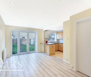 4 bedroom terraced house to rent - Photo 2