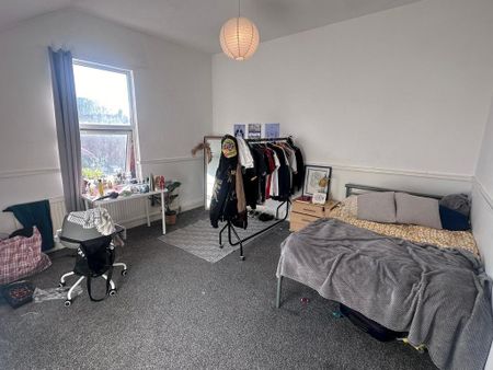 4 bedroom flat to rent - Photo 4