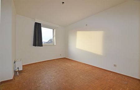 Ruim twee-slaapkamerappartement aan de Kleine Ring van Hasselt - Photo 4