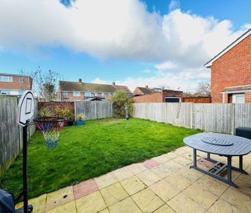 13, Ernest Close, - Photo 5