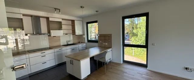 Moderne Etagenwohnung im schönen Lemmerzpark *Einbauküche - Foto 1