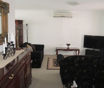 Refresh yourself in this tranquil partly furnished family villa! - Photo 1