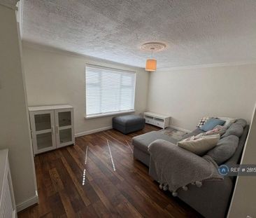 2 bedroom end of terrace house to rent - Photo 2