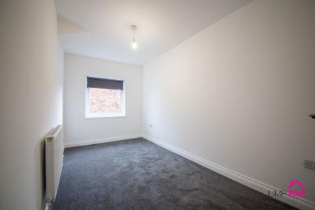 3 bedroom end of terrace house to rent - Photo 4