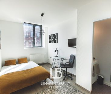 Location Appartement 6 pièces 117m² LILLE 59000 - Photo 2