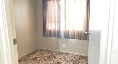 5 Bedrooms & 2 Bathrooms - Photo 2