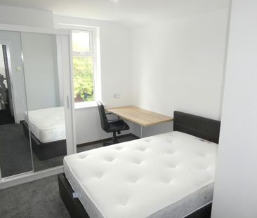 4 bedroom terraced house to rent - Photo 5