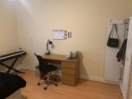 4 Bed Student Accommodation - Photo 2