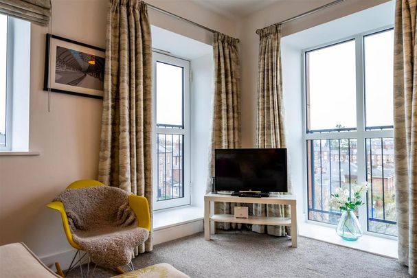 2 bedroom flat to rent - Photo 1