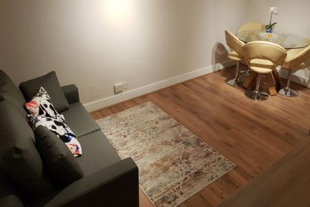 1 bedroom in a flat share to rent - Photo 5