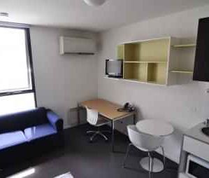 Large Studio Airconditioned in Superior Studio - Photo 1