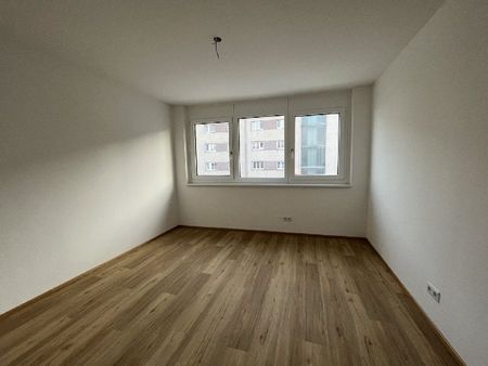 Helle und gemütliche 3-Zimmer-Wohnung mit großzügiger Außenfläche - Photo 3