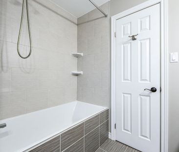 For Lease - 1020 Roxborough Drive, Oakville, Ontario - Photo 4