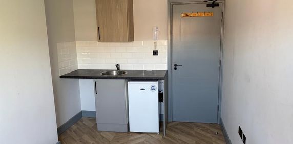 Studio to rent - Photo 2