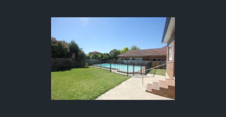 THREE BEDROOM FAMILY HOME - Photo 3