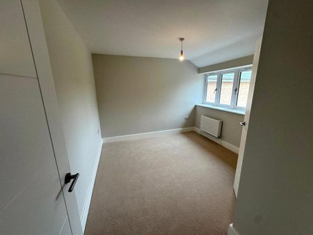 4 bedroom detached house to rent - Photo 4