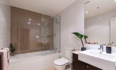 2 Bedroom Apartment above Maroubra's Pacific Square - Photo 2