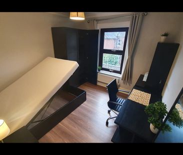 5 Bed Semi-Detached House, Devonshire Road, SO15 - Photo 1