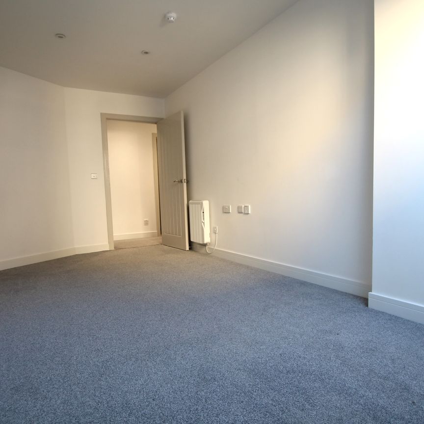 2 bedroom apartment to rent Field Row, Worthing, BN11 - Photo 1