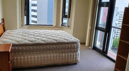 Apartment with city view - Photo 2