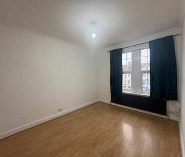 3 bedroom flat to rent - Photo 6
