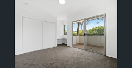 Modern 4-Bedroom Townhouse in Prime Coopers Plains Location - Photo 5