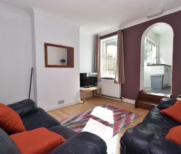 4 bedroom terraced house to rent - Photo 1