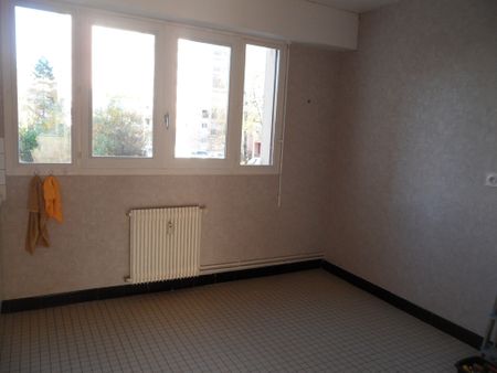 A LOUER - Quartier Turly - T3 avec balcon, parking et cave. - Photo 5