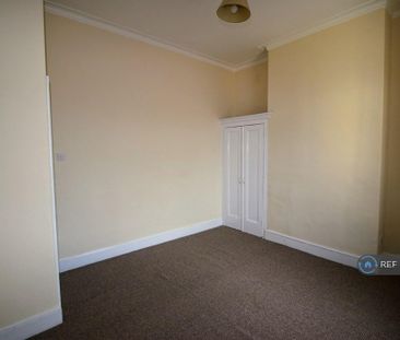 3 bedroom end of terrace house to rent - Photo 4