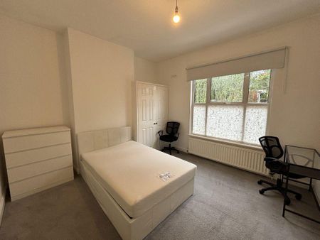 4 bedroom terraced house to rent - Photo 5