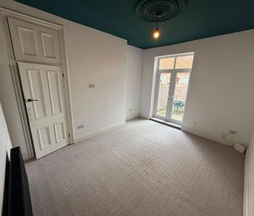 4 bedroom terraced house to rent - Photo 5