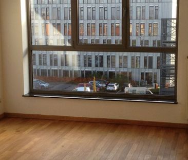 Appartement te huur in Schaarbeek voor € 1.000 met 1 slaapkamer - Foto 3