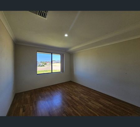 5 Marginata Pkwy, Canning Vale, WA 6155 - Photo 4