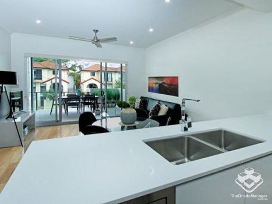 Top Floor, 2 Bed Plus Study, 2.5 Bath, Car Space & Lock Up Storage - Photo 1