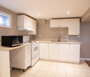 For Lease - 126 LONGFORD Drive, Newmarket, Ontario - Photo 6