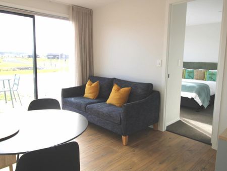 BRAND SPANKING NEW! - Photo 4