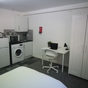 1 Bedroom Studio - Photo 2