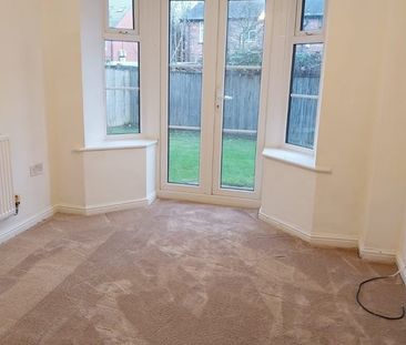 5 Bed Detached House, Stoneyholme Avenue, M8 - Photo 2