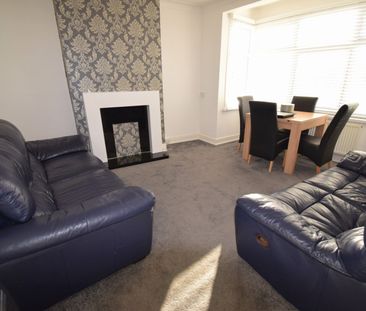 Two/Three bedroom First Floor Flat top of the shop rainham road south - Photo 5