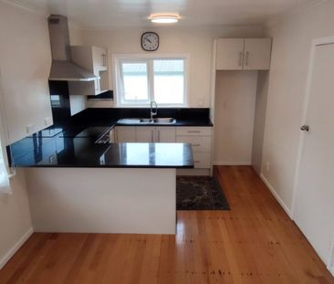 Otahuhu, 9A Pukeroa Pl - Photo 1